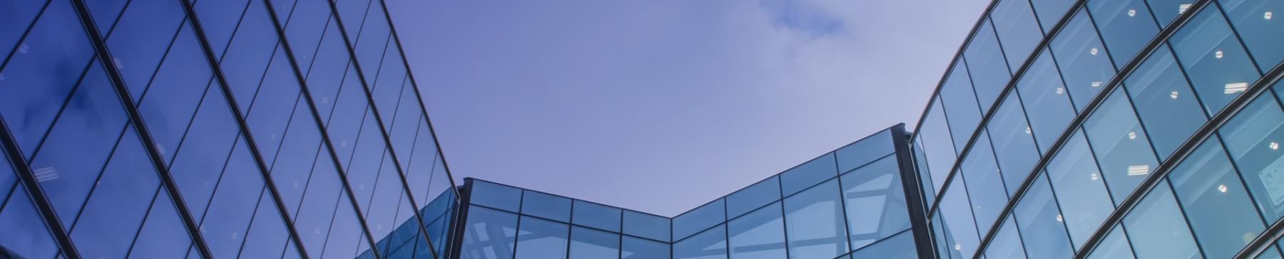 Здание на фоне