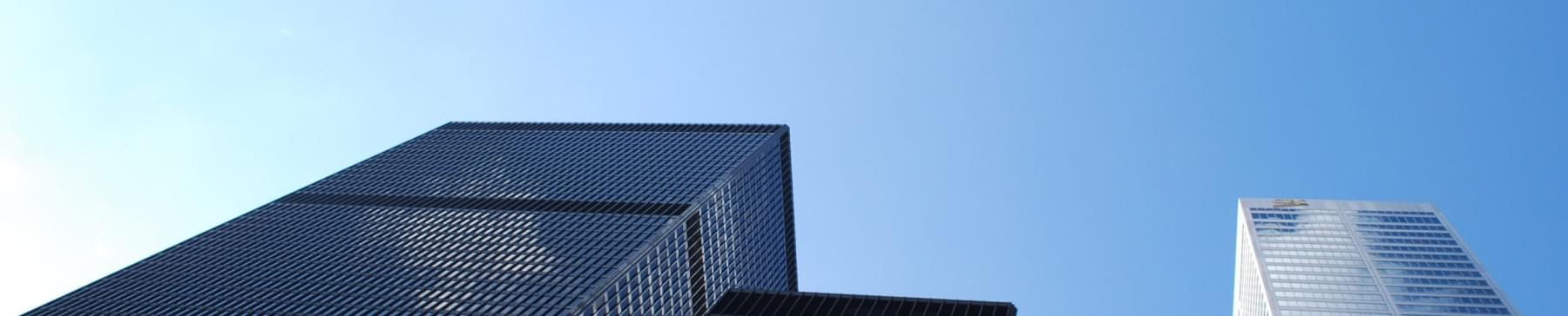 Здание на фоне