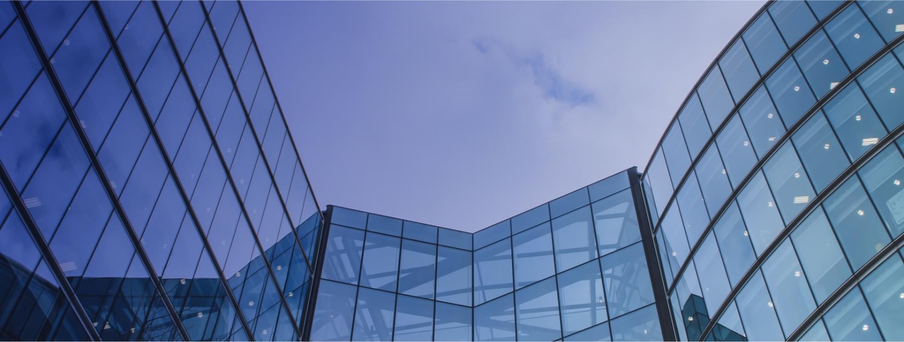 Здание на фоне